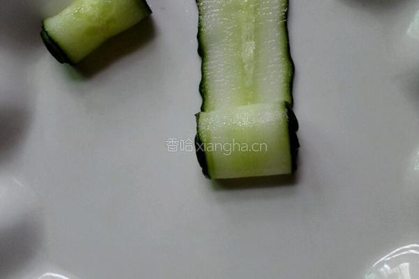 凉拌黄瓜卷的做法图解4