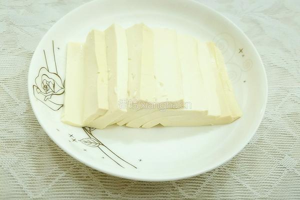 剁椒肉末蒸豆腐的做法图解2