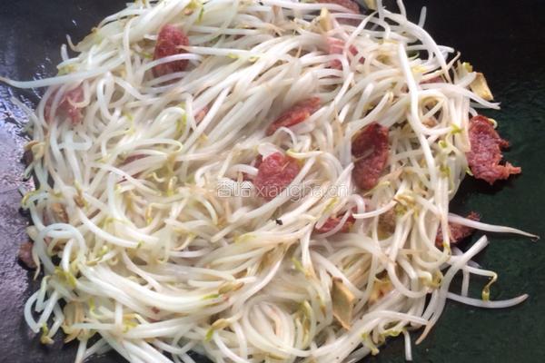 腊肠炒芽菜的做法图解6