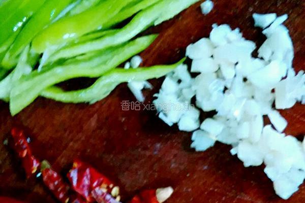 酸辣黄豆芽（治疗口腔溃疡的良方）的做法图解2