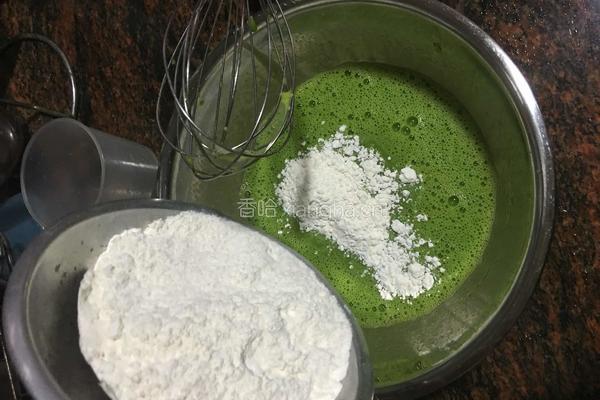 菠菜汁戚风蛋糕的做法图解5