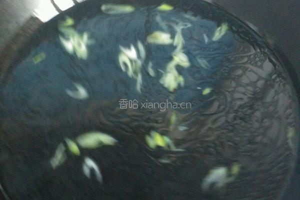 小鱼丸白菜汤的做法图解3