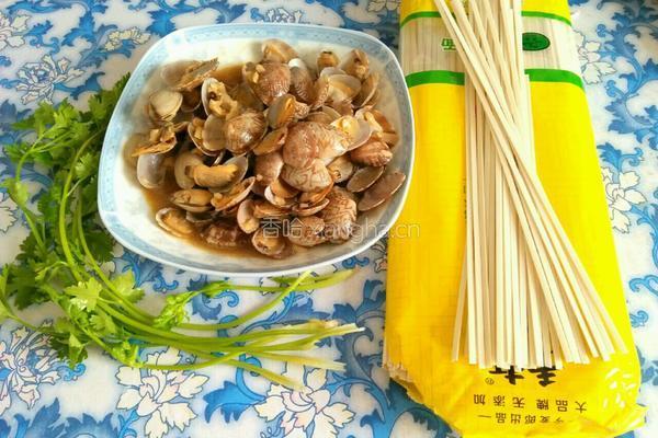 蛤蜊拌面条（简单早餐）的做法图解1