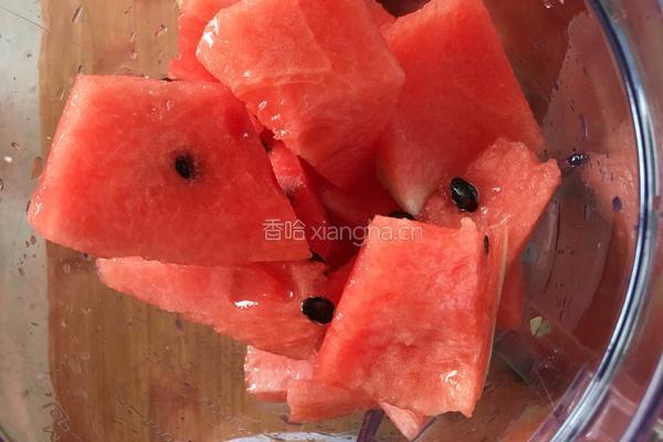冰镇西瓜汁的做法图解2
