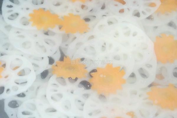 凉拌藕片的做法图解2