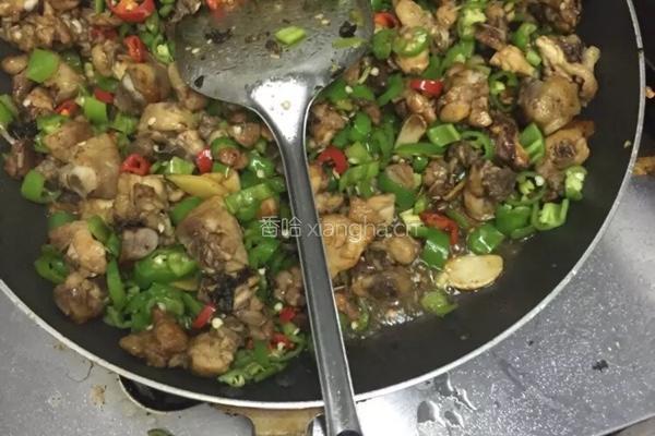 鸡腿炒尖椒的做法图解10