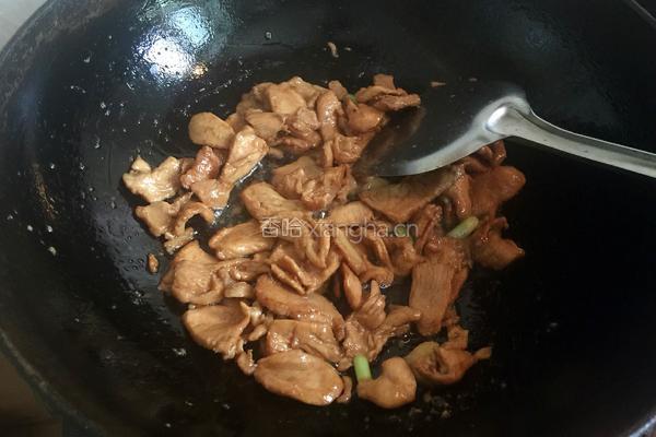 香菇鸡脯肉的做法图解3