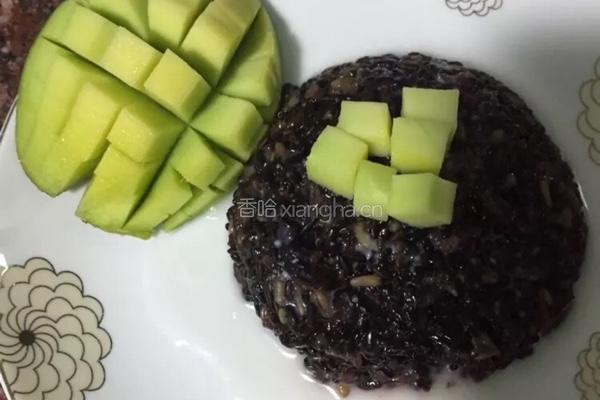 芒果椰汁糯米饭的做法图解1