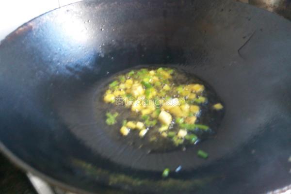 鸡腿肉炒凉粉的做法图解2