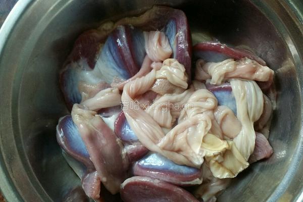 酸豆角辣椒炒鸡肾的做法图解1