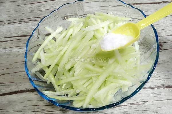 凉拌西瓜皮的做法图解4