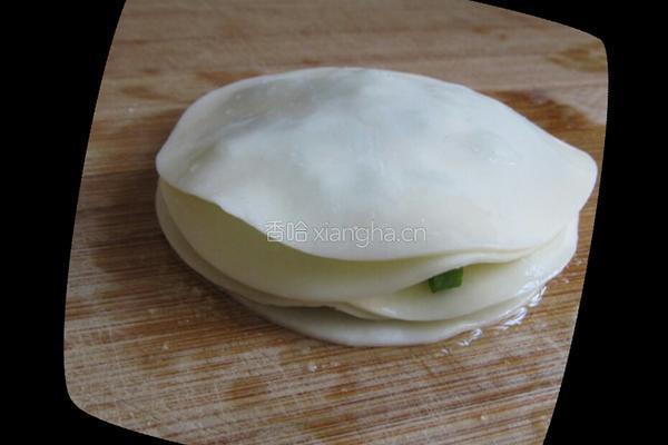 饺子皮葱油饼的做法图解7