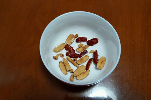 小米绿豆红枣粥的做法图解2