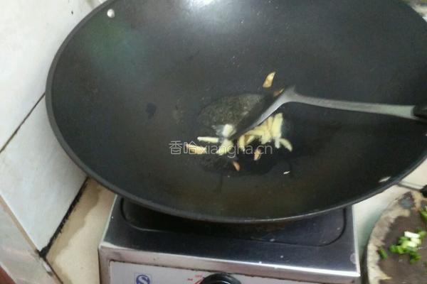 青椒炒猪小肚的做法图解4