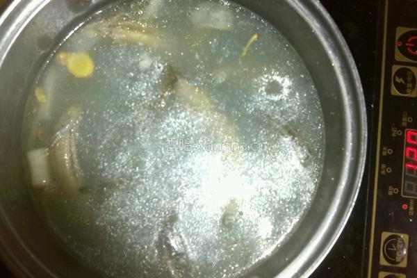 泥鳅豆腐汤的做法图解3