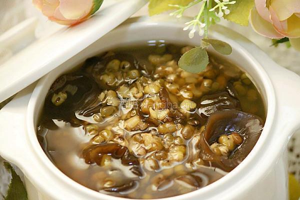 木耳绿豆汤的做法图解1