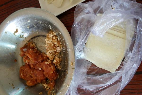 虾仁豆腐扁食的做法图解2