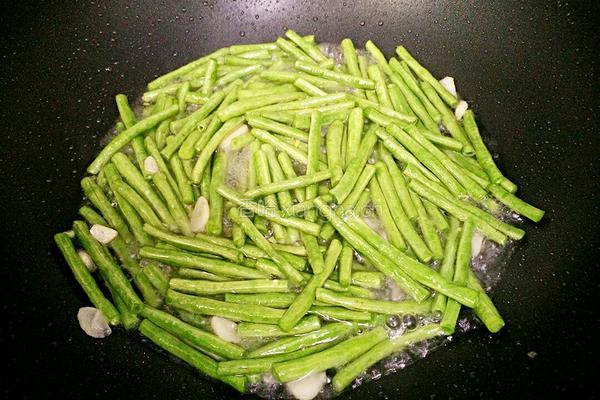 清炒长豆角的做法图解5