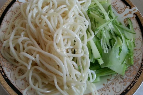 黄瓜凉面的做法图解1