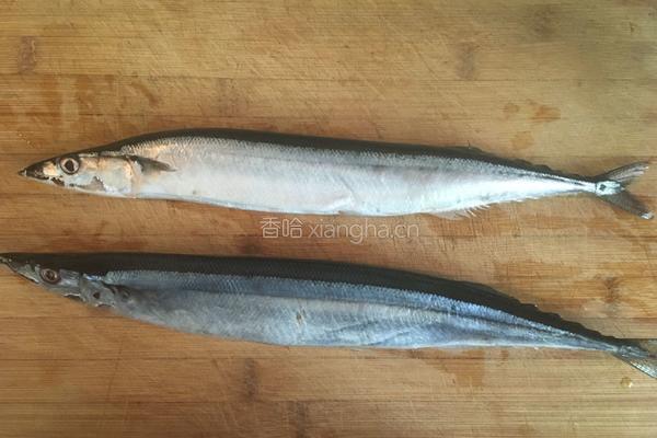 日式烤秋刀鱼的做法图解1