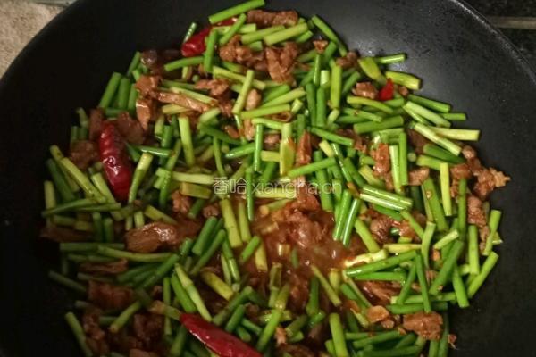 羊肉炒蒜薹的做法图解8