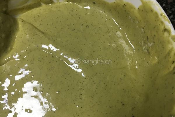 抹茶火龙果戚风卷的做法图解7