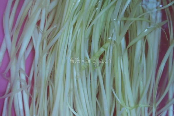 韭黄炒蛋的做法图解1