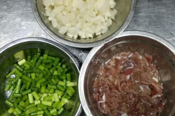 酸辣鸡杂的做法图解1
