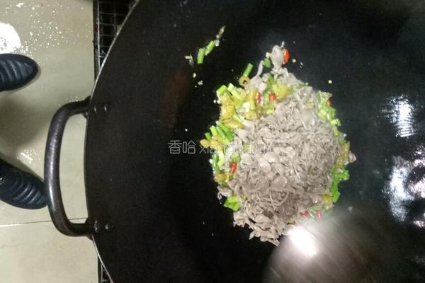 酸辣鸡杂的做法图解2