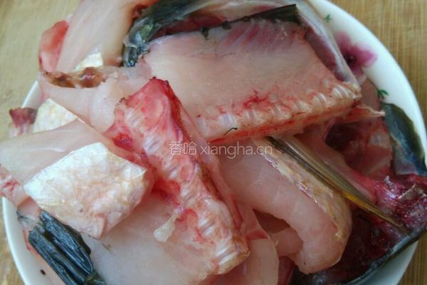 鱼骨架豆腐汤的做法图解1