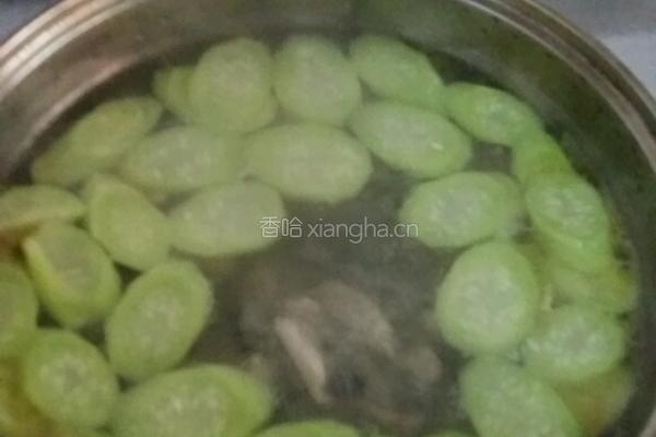 丝瓜肉丝汤的做法图解1
