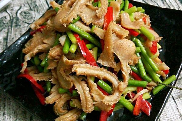 蒜苔炒牛肚的做法图解5
