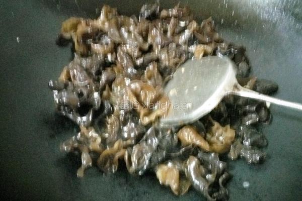 木耳炒鸡蛋的做法图解5