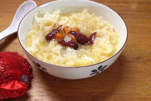 雪耳红枣糖水的做法图解3