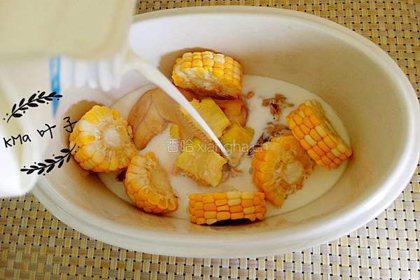 玉米牛奶炖鸡的做法图解3