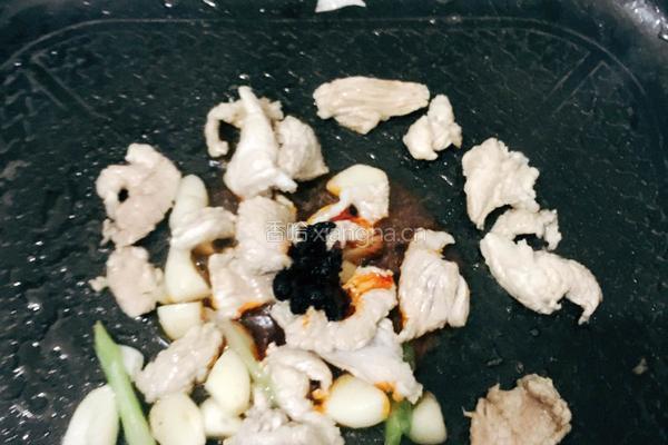 微辣瘦肉炒平菇的做法图解6