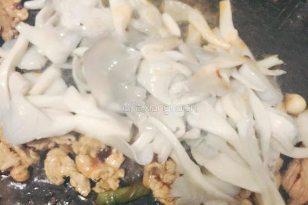 微辣瘦肉炒平菇的做法图解7