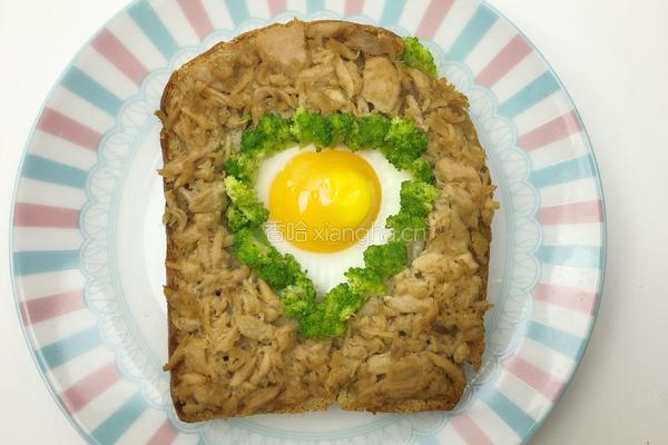 金枪鱼鸡蛋烤面包
