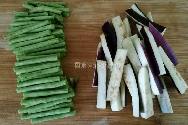 长豆角烧茄条的做法图解1