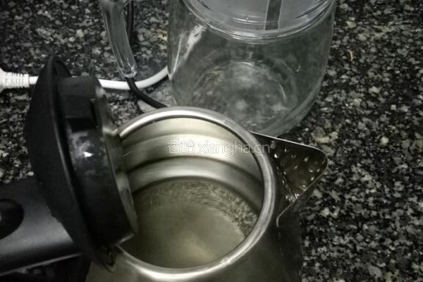 爱心白开水的做法图解3