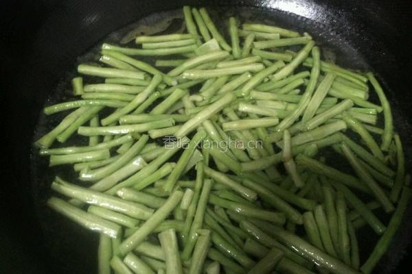 凉拌豆角的做法图解2