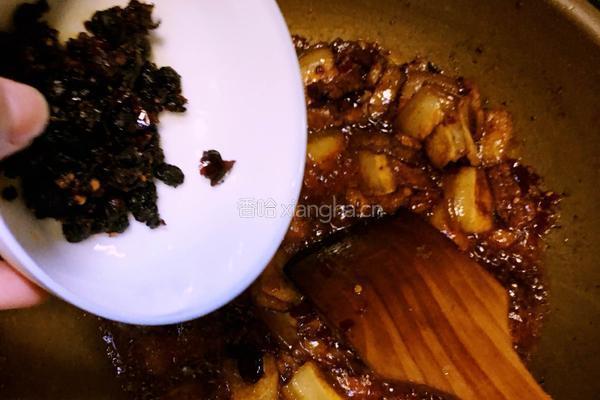 川味蒜苗回锅肉的做法图解10