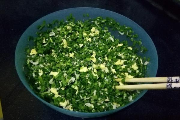 韭菜鸡蛋包子的做法图解6