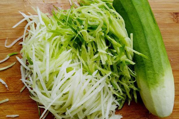 牛肉萝卜馅饺子的做法图解2