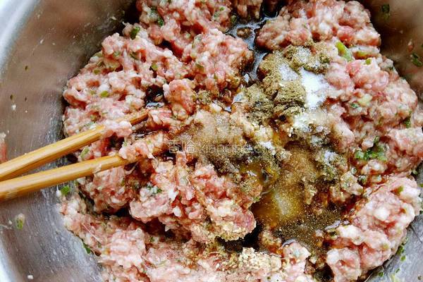 牛肉萝卜馅饺子的做法图解5