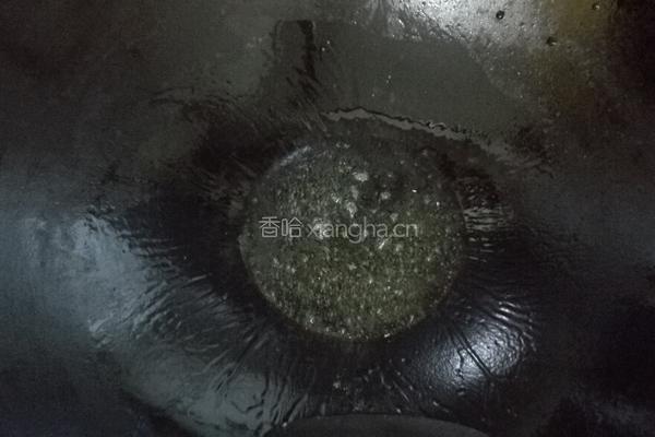 鲜鱿鱼炒丝瓜的做法图解3