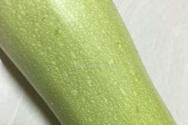 西葫芦炒肉丝的做法图解1