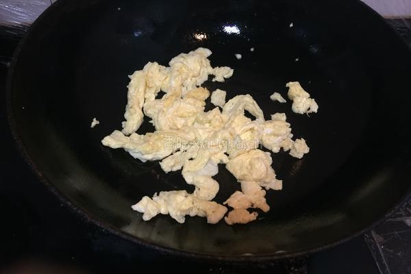 韭苔炒鸡蛋的做法图解2