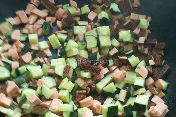 鸡蛋火腿炒饭的做法图解4