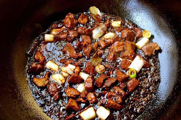 梅花肉焖小土豆的做法图解8